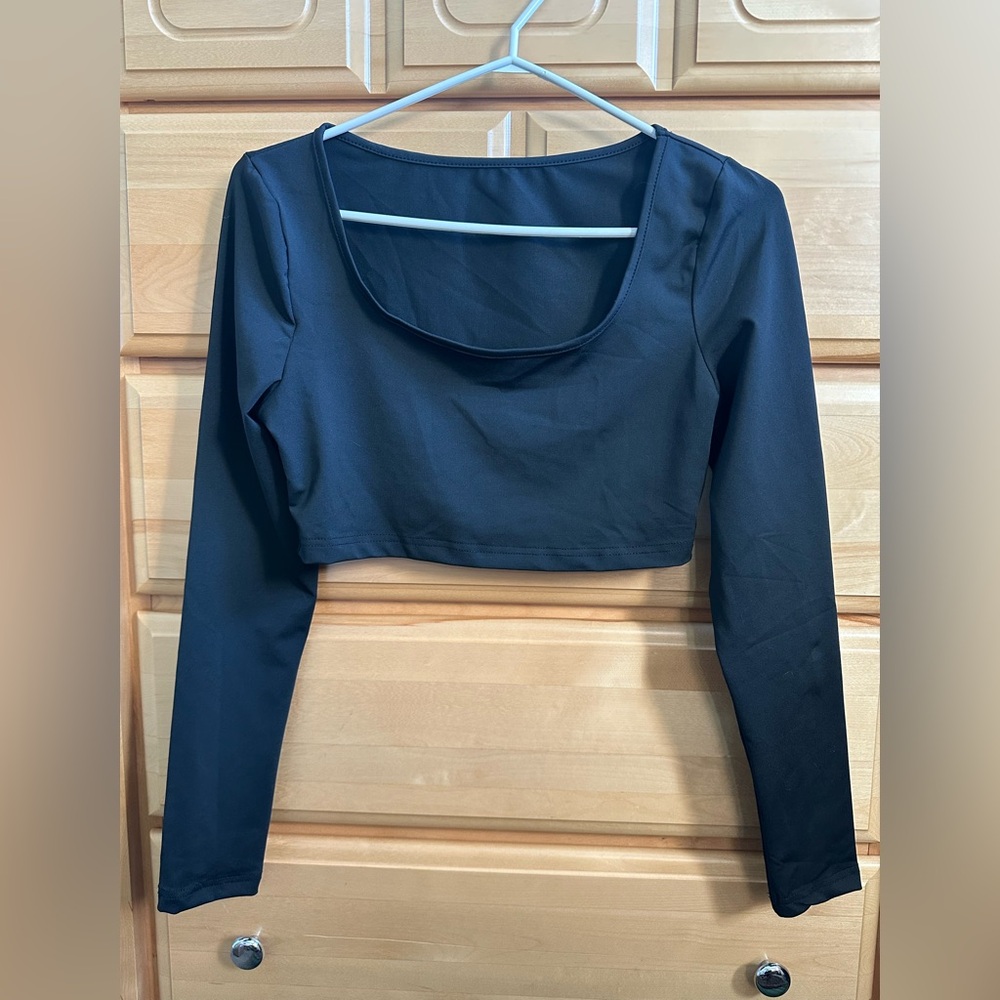 Long sleeve crop top